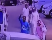 بالفيديو.. عصابة تسرق المصلين أمام المساجد بطريقة احترافية