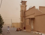 بالفيديو والصور.. سقوط مئذنة مسجد في عيون الجواء
