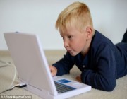 “مشكلة كل بيت”.. 7 قواعد ذهبية لإبعاد طفلك عن الجوال والألعاب الإلكترونية