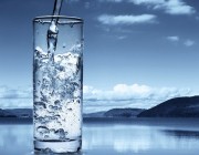 16 فائدة صحية لشرب المياه.. تحميك من السرطان والسموم (إنفوجرافيك)