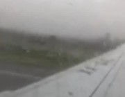 وسط حالة من الهلع.. فيديو يوثق إقلاع الطائرة المكسيكية ومن ثم سقوطها فورا ونجاة ركابها