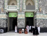 تعرّف على مهام موظفي أبواب المسجد الحرام.. وأبرز الممنوعات من دخوله