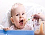 أطعمة تعزّز نمو دماغ الطفل وأخرى تؤثر سلباً