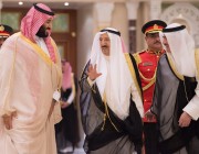 صور تعكس لقاء المحبة بين أمير الكويت وولي العهد في قصر بيان