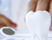 «استشاري أسنان»: 5 أعراض لـ«التهاب اللثة»