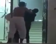 أمير منطقة مكة بالنيابة يوجه بالقبض على رجل ظهر في هذا المقطع المتداول ‎#رجل_يعتدي_علي_امراه_بمكه