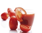 باحثون: عصير الطماطم يحمي من تجلط الدم