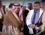 مريض يطلب الحديث على انفراد مع أمير الرياض.. وسموه: خلوني أنا وياه (فيديو)