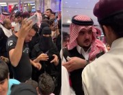 فيديو.. الأمير عبدالعزيز بن فهد يتجول في أحد المولات الشهيرة بالرياض