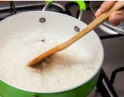 تحذير من خطأ يرتكبه الكثيرين عند طهو “الأرز” يسبب مشاكل صحية مثل أمراض القلب والسكري والسرطان