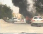 الدفاع المدني: ما قام به أحد الأشخاص من دفع مركبة محترقة بسيارته تصرّف خطير أدى لانتقال الحريق وتطوره