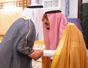الملك سلمان يتسلم رسالة من أمير الكويت