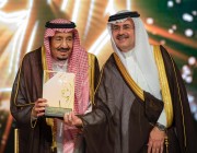 الملك سلمان يتوّج مصفاة أرامكو السعودية في ينبع بجائزة الملك خالد عن فئة استدامة الشركات