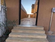 مواطن بعرعر يفتح ممراً عبر منزله لتسهيل وصول جيرانه إلى المسجد (صورة)