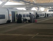 فيديو وصور.. قطار الحرمين يستأنف رحلاته بعد توقف دام أكثر من شهرين