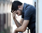 دراسة تكشف رابطا “غريبا” بين العمل ومرض الكآبة