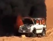 «قدر كهربائي» يشعل النار في سيارة «جيب» بإحدى مناطق المملكة (فيديو)