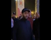 فيديو.. رد فعل تركي آل الشيخ بعدما حاول حارسه منع إماراتي من تصويره