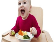 أطعمة لا ينبغي تقديمها للطفل في عامه الأول