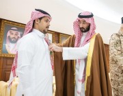 بالصور.. وزير الحرس الوطني يقلد عدداً من ذوي الشهداء وسام الملك عبدالعزيز