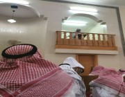 شاهد.. شاعر يؤم المصلين في صلاة الجمعة بمسجد ببريدة