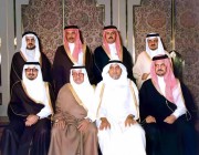 صورة متداولة تضم جميع أبناء الملك فيصل بن عبدالعزيز