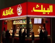 مطاعم “البيك” تقدم 10 آلاف وجبة يومياً لسكان أحياء جدة الممنوع فيها التجول طوال اليوم