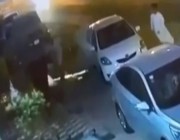 فيديو يرصد هروب 3 شبان مخالفين لمنع التجول من دورية أمنية