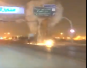 فيديو: لحظة اصطدام رافعة شاحنة بلوحة على “دائري الرياض”