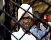 جدل في السودان بسبب ملابس عمر البشير بالسجن