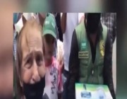 مسنة لبنانية تبكي تأثراً بموقف إنساني من طاقم مركز الملك سلمان للإغاثة ببيروت (فيديو)