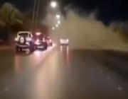 فيديو.. حـادث انـقلاب مـروع لمـتهور “يفـحط” على طريق سريع بالرياض