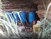 فيديو.. القبض على مخالف إثيوبي يدير مصنعاً للخمور جنوب الرياض