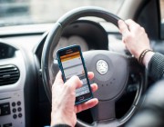 بريطانيا تحظر أي استخدام للهواتف المحمولة أثناء القيادة