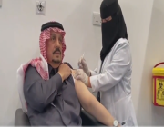 شاهد.. أمير الرياض يتلقى الجرعة الأولى من لقاح كورونا