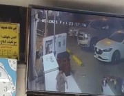 فيديو.. مركبة تقتحم صيدلية في جازان بعد أن فقد قائدها السيطرة عليها