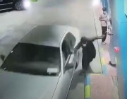 فيديو.. لحظة سرقة سيارة تركها صاحبها في وضع التشغيل بمحطة وقود