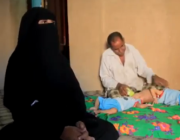 والدة التوأم السيامي تكشف تفاصيل إبلاغها بقرار نقلهما إلى الرياض (فيديو)
