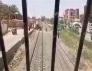 شاهد.. يقظة سائق قطار مصري تمنع وقوع كارثة جديدة