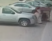 الرياض: القبض على مقيم تشادي ترصّد لعملاء البنوك بغرض سرقة أموالهم (فيديو)