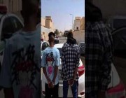 حـادث مروري يقود إلى ضبط سيارة تحمل أقراصًا مخدرة في الرياض (فيديو)