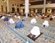 الإفتاء تحسم الجدل حول صلاة الرواتب والتراويح والعشاء في المساجد