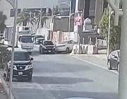 فيديو.. قائد مركبة يرجع للخلف بسرعة عالية ويصدم سيارة فتاة ويهرب من المكان في الرياض