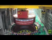 تركيب المولد الدوار العملاق في ثاني أكبر محطة للطاقة الكهرومائية بالصين