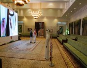 زوار «قصر الحكم» يستكشفون آلية عمل مكتبي أمير الرياض ونائبه ويتدربون على «العرضة» – أخبار السعودية