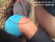 فيديو جديد صادم من أمريكا.. وفاة شاب تحت ركبة شرطي