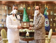 قائد القوات البحرية الملكية السعودية يستقبل نظيره المصري في الرياض