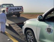 قائد مركبة يمارس التفحيط في أحد الطرق بمحافظة طبرجل.. والمرور يضبطه (صور)