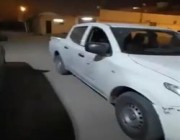 فيديو.. وافد يستخدم سيارة تابعة لأمانة الرياض في توصيل الطلبات بتطبيق شهير.. والأمانة تتفاعل