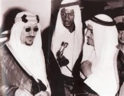 عمل إعلامياً مرافقاً للملك سعود والتقى زعماء العالم.. جانب من رحلة الراحل بكر يونس في الإذاعة (فيديو)